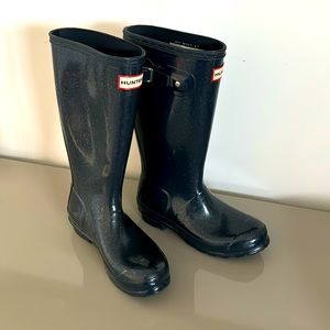 Hunter Rain Boots. Tall size. Gloss finish. Size US 5. Navy blue glitter.